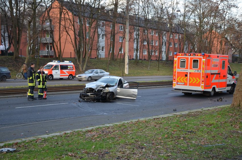 VU PKW Baum Koeln Muelheim Pfaelzischer Ring P008.JPG